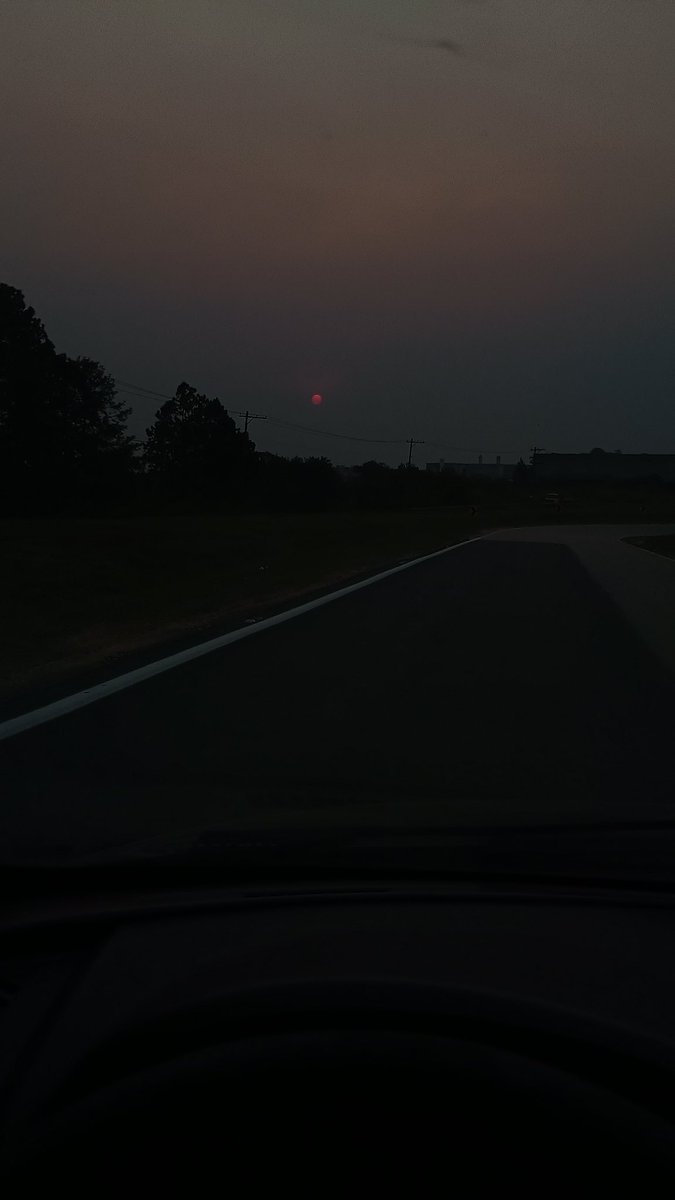vinne_04's tweet photo. Mó brisa esse sol vermelho https://t.co/OuMdssXSC9