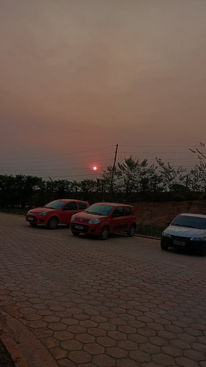 vinne_04's tweet photo. Mó brisa esse sol vermelho https://t.co/OuMdssXSC9