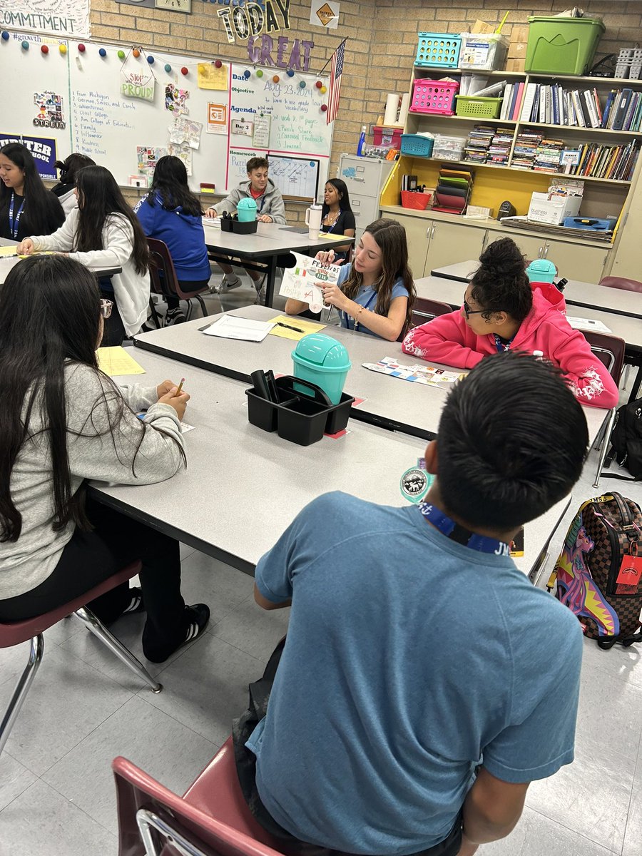 Streinsclass's tweet photo. On project turn-in days, we always do #carouselfeedback for peer reviews and praise. @kaganonline #kaganambassadors #cooperativelearning #itsallaboutengagement https://t.co/Nc78K98V6W