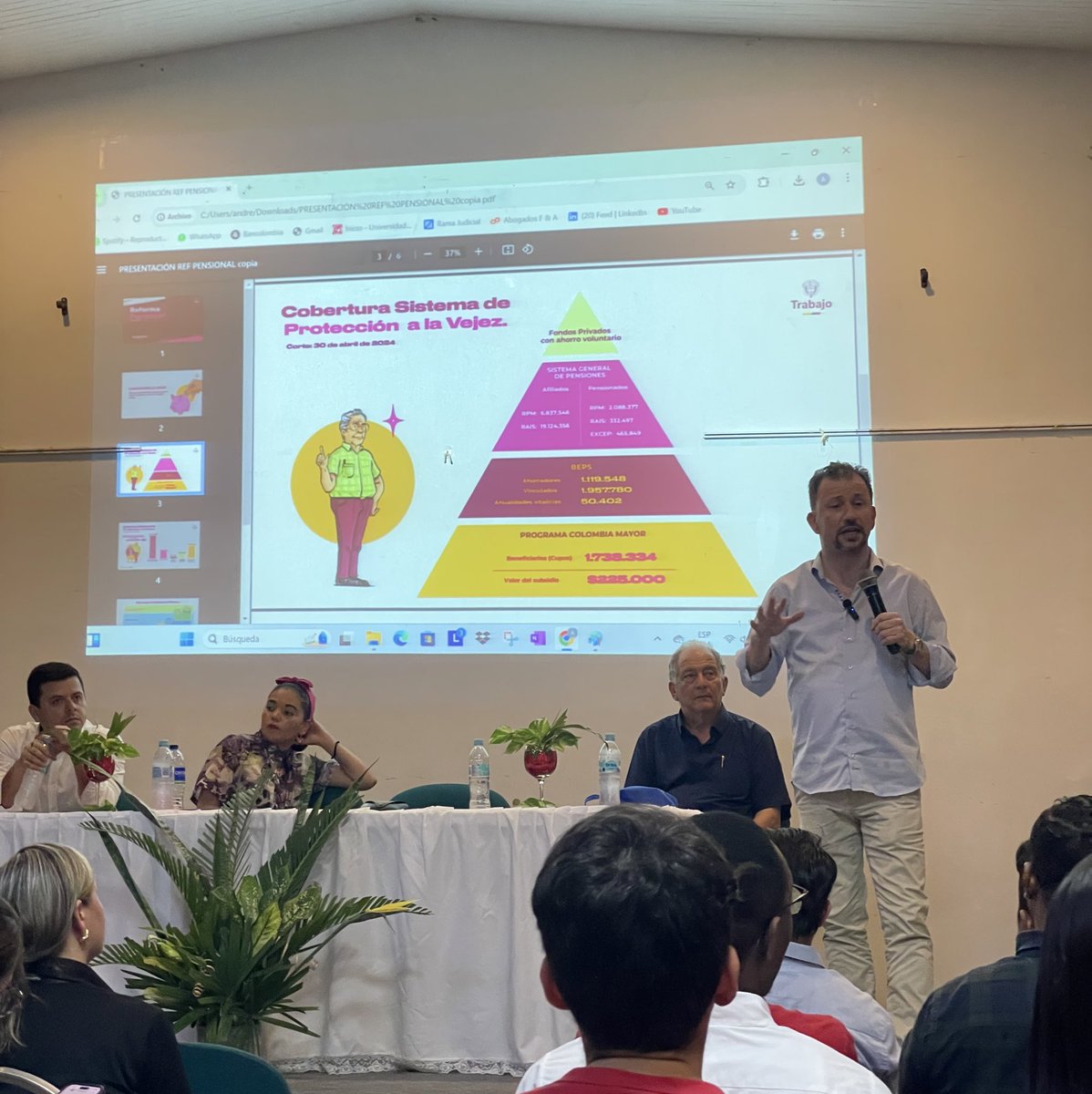 En la conferencia #impactodelareformapensional, Juan Carlos Hernández, uno de los conferencistas, nos habla de la cobertura sistema protección a la vejez, atrás de una pirámide donde se evidencia los fondos privados, el sistema central de pensiones, BEPS y programa Colombia mayor