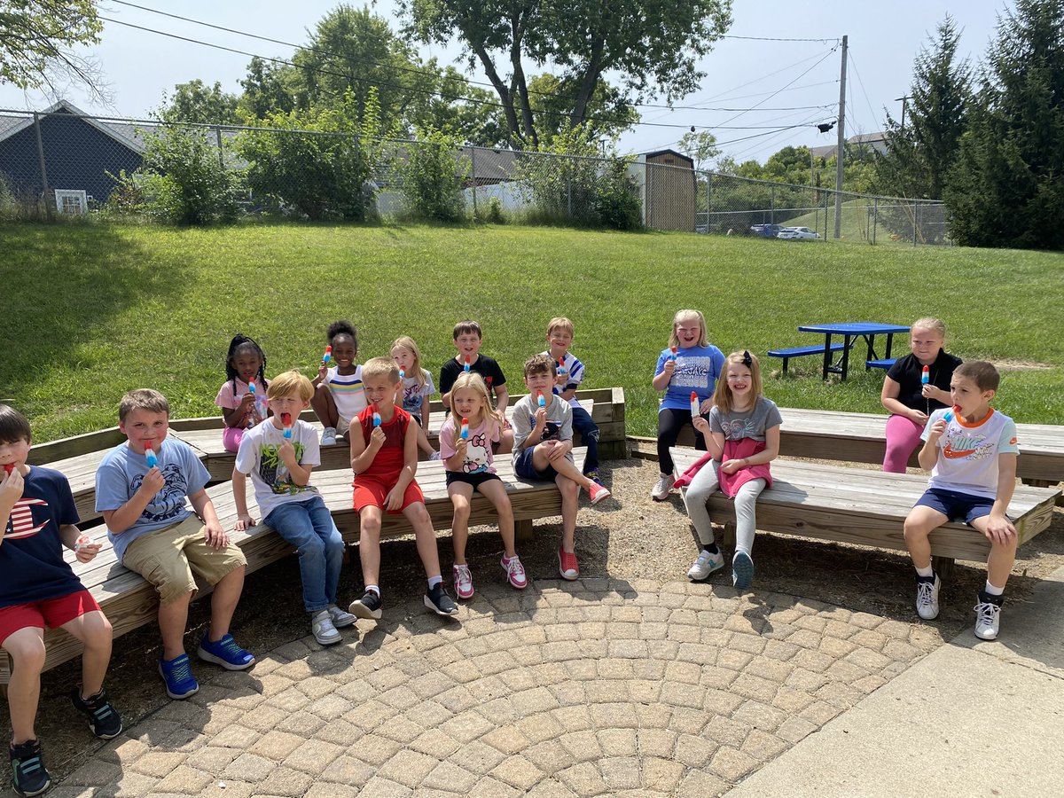 BrookwoodAP's tweet photo. Mrs.Yeager’s second grade class won our first class Brookwood Buck reward! Nothing like a cold popsicle after recess on a hot day! ☀️ #PBIS https://t.co/rfufH8Rlnn
