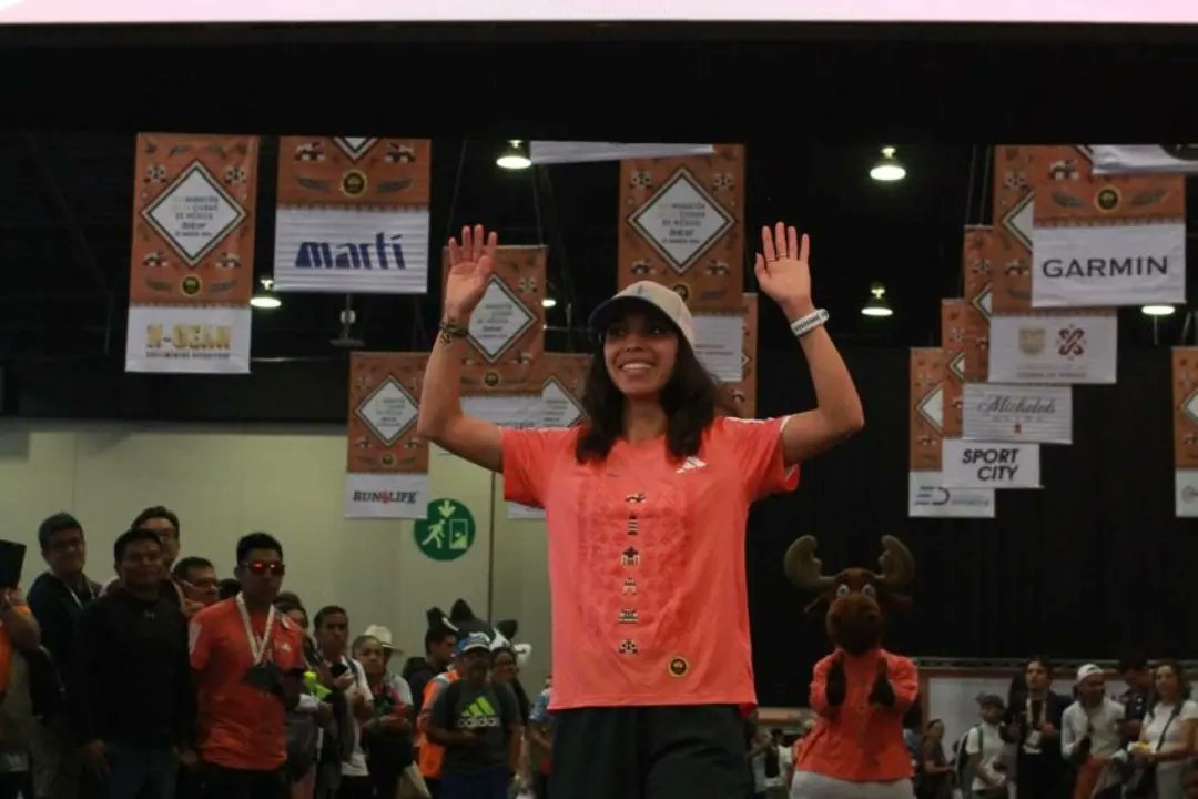 ✨Durante la #ExpoMaratón 2024 tuvimos la fascinante visita de las y los 21 corredores élite, tanto nacionales como extranjeros, que estarán este domingo 25 de agosto demostrando al mundo su fortaleza y nivel de competición en el Maratón de la Ciudad de México <a href="/Telcel/">Telcel</a>.