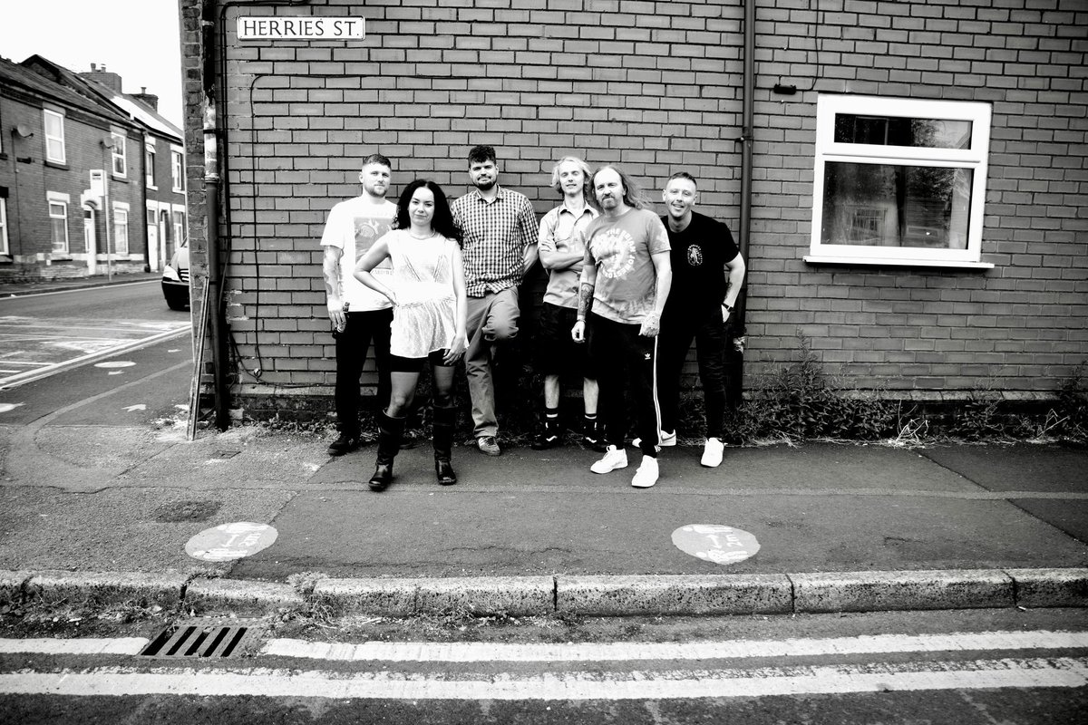 Fcking buzzing for tomorrow's gig at The Gate Inn, Diggle 

Get there just after 6 there's gonna be a few heads in the gaff 

#manchester #oldham #indie #alternative #psychedelic #punk