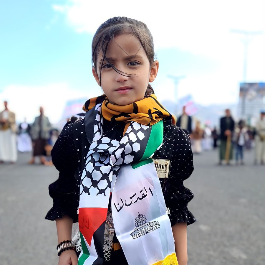 Rx7Wez1gpWeCzYc's tweet image. ? Pictures of a group of children participating in #Sabaeen_Square in the capital, Sana’a, in a million march (with #Gaza and Al-Aqsa, jihad and steadfastness until victory) #TheResponse #YouAreNotAlone #Battle_of_the_Promised_Conquest_and_The_Holy_Jihad