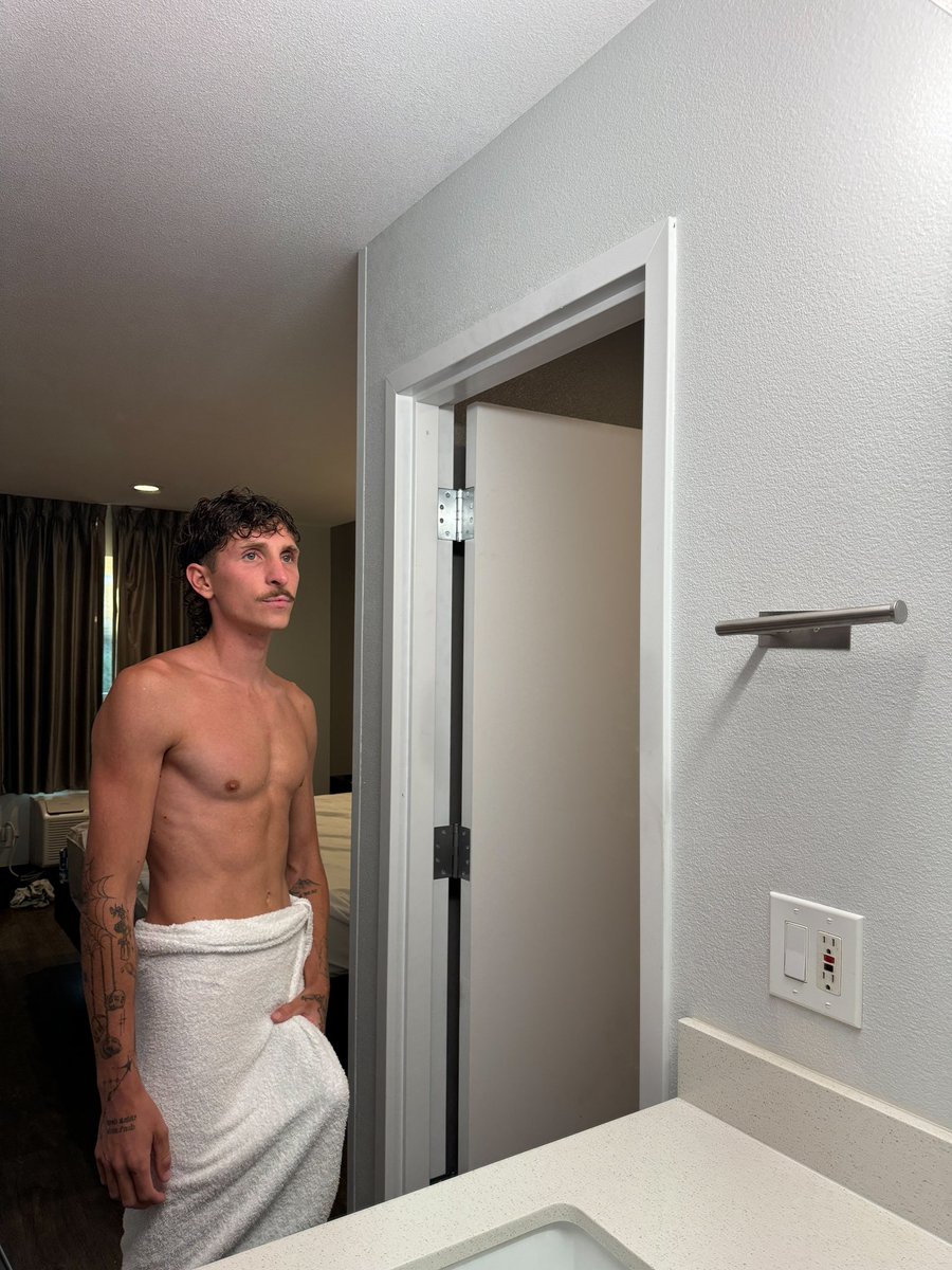 Zac tweet media