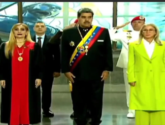 La gran artífice del fraude ha sido Cilia Flores, pero muy poco se habla de ello. Cilia, comadre de Elvis Amoroso, a quien conoce de toda la vida, su amigo del alma, fue ella misma la que le envió el boletín electoral del fraude. Cilia fue la que puso a Morticia en el TSJ, que la