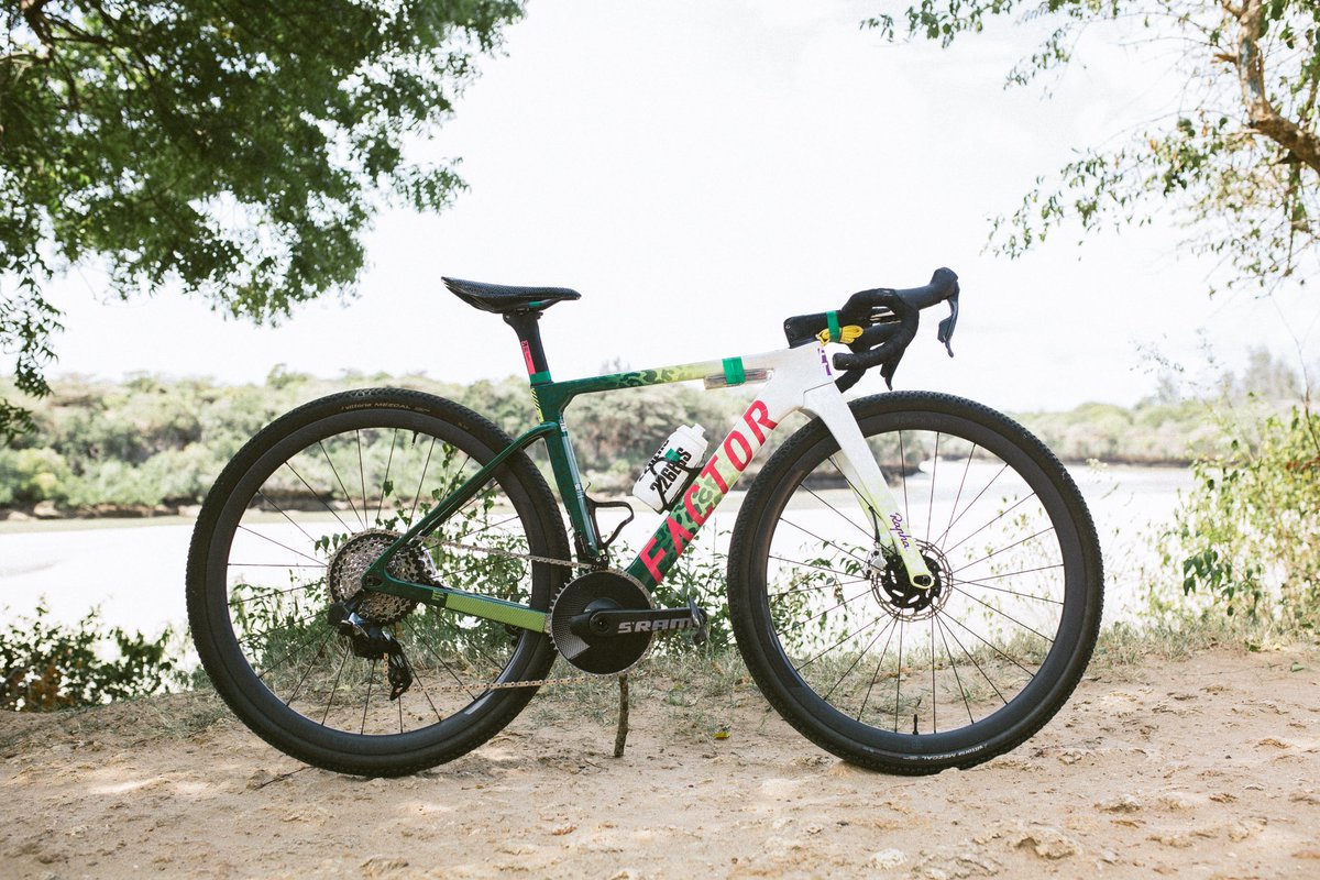 SchleckJordan's tweet photo. The @factorbikes Ostro Gravel is ready for @safariraceseries finals at @vipingo.ridge.

@SRAMroad Red XPLR group with 48t ring
@blackinc 34 aero wheels
@vittoriatires 44cc Mezcal tires
@wahoofitnessofficial Element Roam
@fizikofficial saddle Vento Argo 00 Adaptive
📸 @wangoalfred https://t.co/tCdZcHoEu5