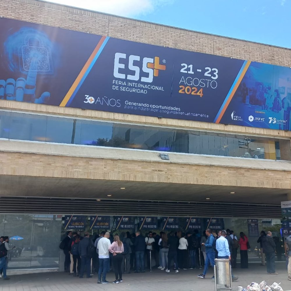 valuitsolutions's tweet image. Termina con éxito la @Securityfair.  En esta versión, @ManageEngineLA y @ValuitSolutions se unieron a la celebración de los 30 años de existencia de la feria, para hablar con los asistentes de #Ciberseguridad 
y otros temas importantes para proteger a las empresas. 

 #Log360
