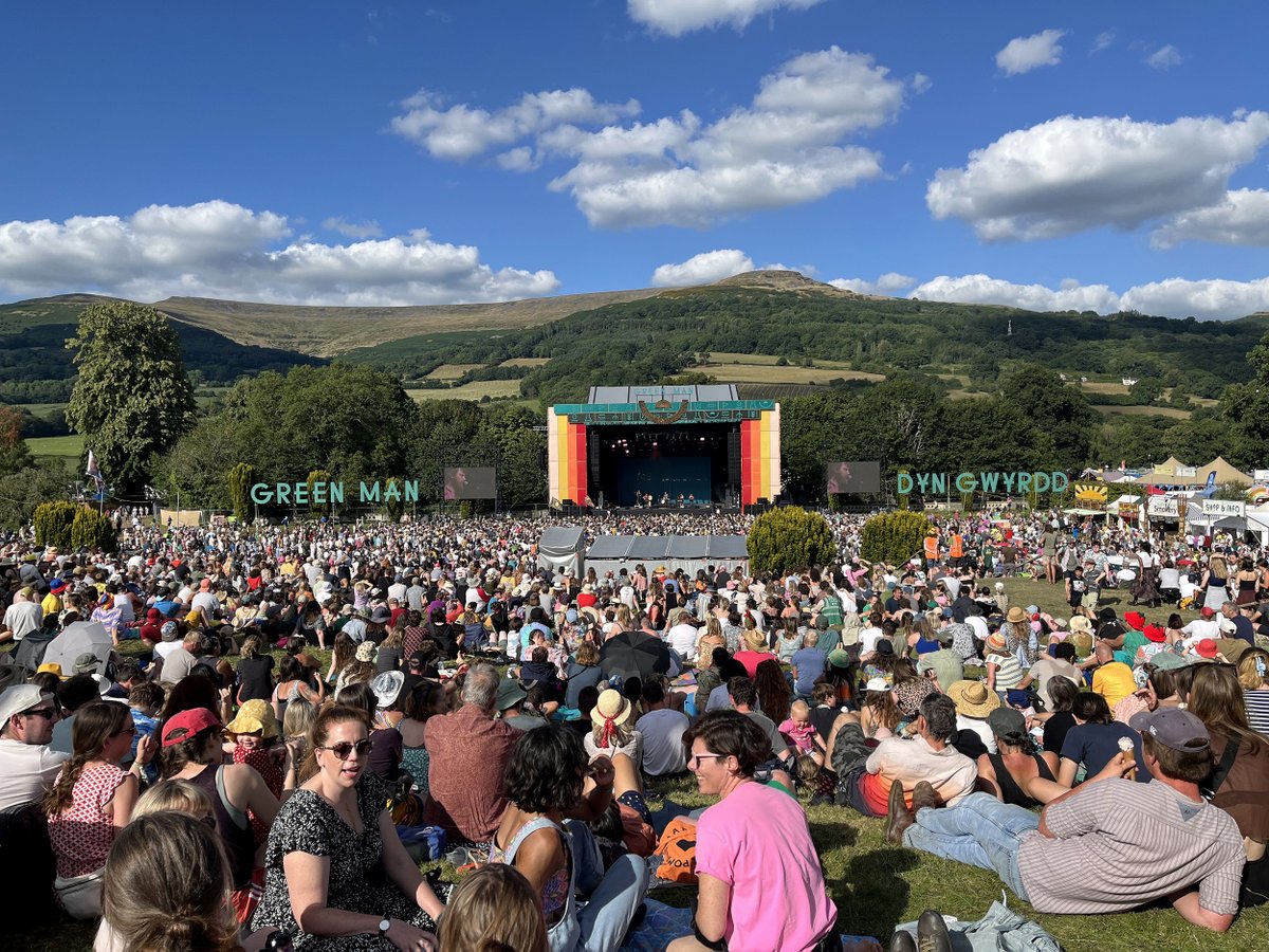 Y Cymro (@y_cymro) on Twitter photo Detholiad o luniau o ŵyl y Dyn Gwyrdd 2024. <a href="/GreenManFest/">Green Man</a> #gwylydyngwyrdd O'r chwith: Amber o Reading, cynulleidfa llwyfan y Mynydd, Moonchild Sanelly <a href="/Moonsanelly/">Moonchild Sanelly</a> a'r prif lwyfan yn yr haul
Lluniau gan Laura Nunez <a href="/shes_got_spies/">She's Got Spies</a> Detholiad o luniau o ŵyl y Dyn Gwyrdd 2024. <a href="/GreenManFest/">Green Man</a> #gwylydyngwyrdd O'r chwith: Amber o Reading, cynulleidfa llwyfan y Mynydd, Moonchild Sanelly <a href="/Moonsanelly/">Moonchild Sanelly</a> a'r prif lwyfan yn yr haul
Lluniau gan Laura Nunez <a href="/shes_got_spies/">She's Got Spies</a>