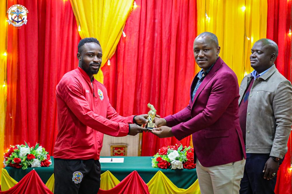UlinziStarsFC's tweet photo. 𝐔𝐥𝐢𝐧𝐳𝐢 𝐒𝐭𝐚𝐫𝐬 𝟐𝟎𝟐𝟒 𝐀𝐰𝐚𝐫𝐝𝐬 𝐖𝐢𝐧𝐧𝐞𝐫𝐬 🏆 

𝐓𝐨𝐩 𝐒𝐜𝐨𝐫𝐞𝐫:  𝘉𝘰𝘯𝘪𝘧𝘢𝘤𝘦 𝘔𝘶𝘤𝘩𝘪𝘳𝘪 
𝐁𝐞𝐬𝐭 𝐃𝐞𝐟𝐞𝐧𝐝𝐞𝐫: 𝘚𝘩𝘢𝘯𝘯𝘦𝘭 𝘔𝘢𝘬𝘸𝘢𝘵𝘢 
𝐁𝐞𝐬𝐭 𝐆𝐨𝐚𝐥𝐤𝐞𝐞𝐩𝐞𝐫: 𝘔𝘪𝘤𝘩𝘢𝘦𝘭 𝘞𝘢𝘯𝘺𝘪𝘬𝘢 https://t.co/mcqIAKJxjC