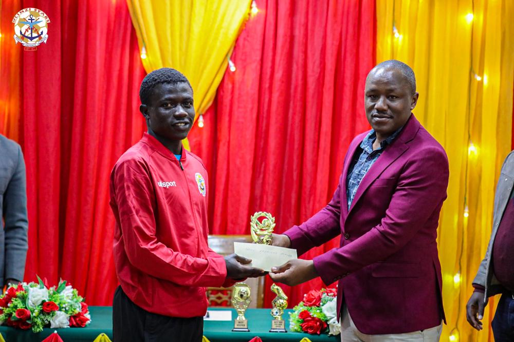 UlinziStarsFC's tweet photo. 𝐔𝐥𝐢𝐧𝐳𝐢 𝐒𝐭𝐚𝐫𝐬 𝟐𝟎𝟐𝟒 𝐀𝐰𝐚𝐫𝐝𝐬 𝐖𝐢𝐧𝐧𝐞𝐫𝐬 🏆 

𝐓𝐨𝐩 𝐒𝐜𝐨𝐫𝐞𝐫:  𝘉𝘰𝘯𝘪𝘧𝘢𝘤𝘦 𝘔𝘶𝘤𝘩𝘪𝘳𝘪 
𝐁𝐞𝐬𝐭 𝐃𝐞𝐟𝐞𝐧𝐝𝐞𝐫: 𝘚𝘩𝘢𝘯𝘯𝘦𝘭 𝘔𝘢𝘬𝘸𝘢𝘵𝘢 
𝐁𝐞𝐬𝐭 𝐆𝐨𝐚𝐥𝐤𝐞𝐞𝐩𝐞𝐫: 𝘔𝘪𝘤𝘩𝘢𝘦𝘭 𝘞𝘢𝘯𝘺𝘪𝘬𝘢 https://t.co/mcqIAKJxjC