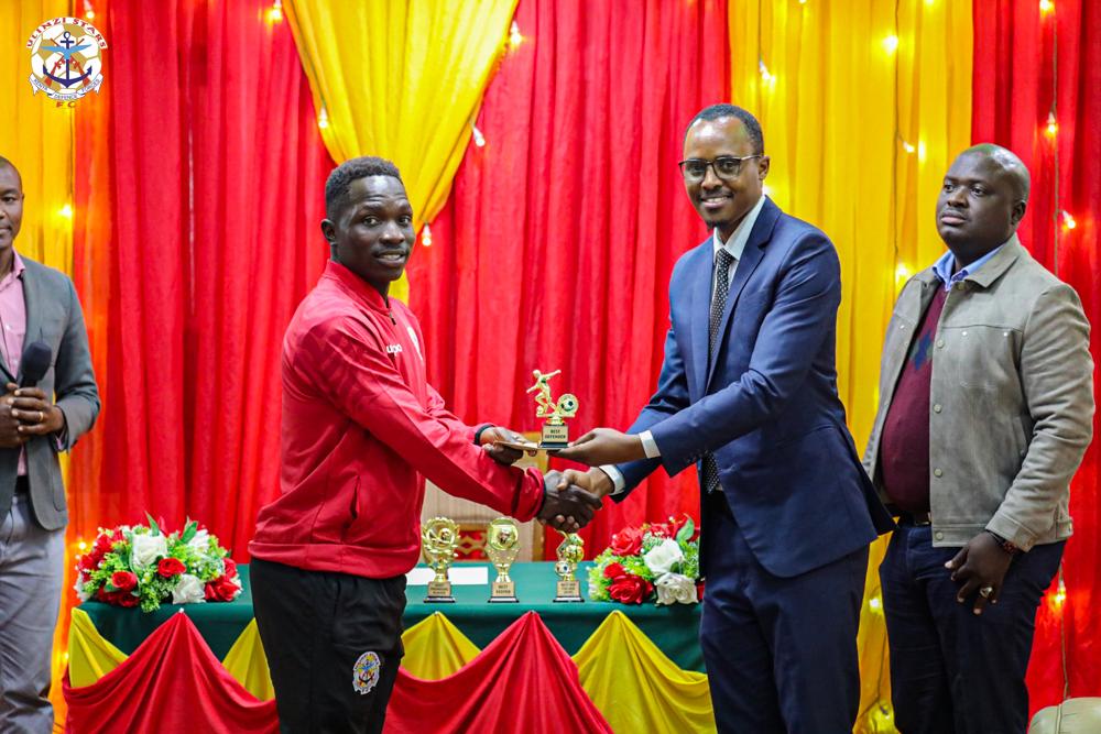 UlinziStarsFC's tweet photo. 𝐔𝐥𝐢𝐧𝐳𝐢 𝐒𝐭𝐚𝐫𝐬 𝟐𝟎𝟐𝟒 𝐀𝐰𝐚𝐫𝐝𝐬 𝐖𝐢𝐧𝐧𝐞𝐫𝐬 🏆 

𝐓𝐨𝐩 𝐒𝐜𝐨𝐫𝐞𝐫:  𝘉𝘰𝘯𝘪𝘧𝘢𝘤𝘦 𝘔𝘶𝘤𝘩𝘪𝘳𝘪 
𝐁𝐞𝐬𝐭 𝐃𝐞𝐟𝐞𝐧𝐝𝐞𝐫: 𝘚𝘩𝘢𝘯𝘯𝘦𝘭 𝘔𝘢𝘬𝘸𝘢𝘵𝘢 
𝐁𝐞𝐬𝐭 𝐆𝐨𝐚𝐥𝐤𝐞𝐞𝐩𝐞𝐫: 𝘔𝘪𝘤𝘩𝘢𝘦𝘭 𝘞𝘢𝘯𝘺𝘪𝘬𝘢 https://t.co/mcqIAKJxjC