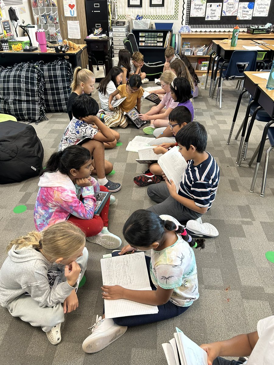 angelaatkagan's tweet image. Do your kids ever say, I’m done writing, now what?! Today I introduced editing using CUPS. I can now see when they  THINK they are done. They sit on the carpet and check one letter at a time. Since it’s Friday, we also shared our writing w Rotating Lines. #mrspink4thgrade