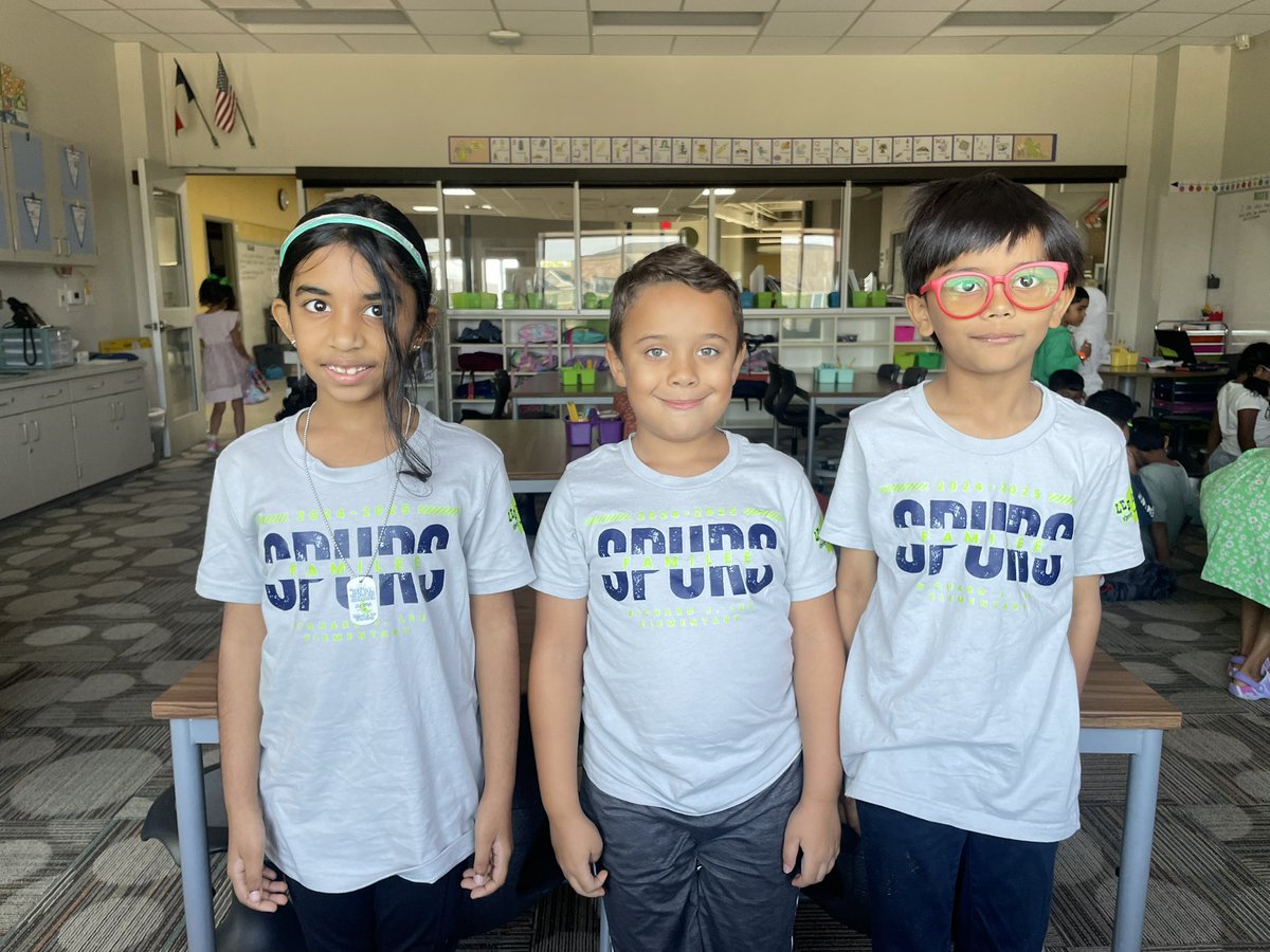 We love spirit wear on Fridays! #rjlyear11