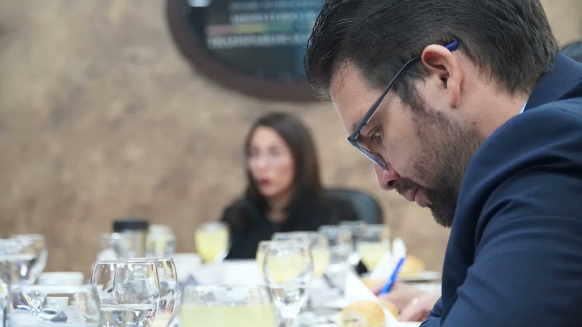 Emb. en Bolivia tweet media