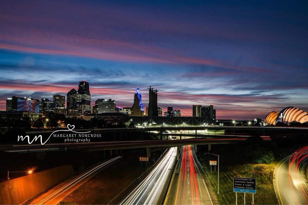 PeopleofCowtown's tweet photo. Here’s another image from yesterday’s stunning sunrise. #visitkc #kansascity #howwedokc #lighttrail #longexposure https://t.co/bpGPBqnpFs