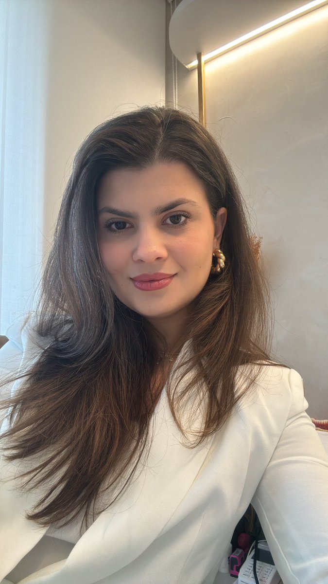 mayaraodv's tweet photo. Deve ser difícil não gostar de mim e não poder me chamar de feia https://t.co/R0SMXPr4D3