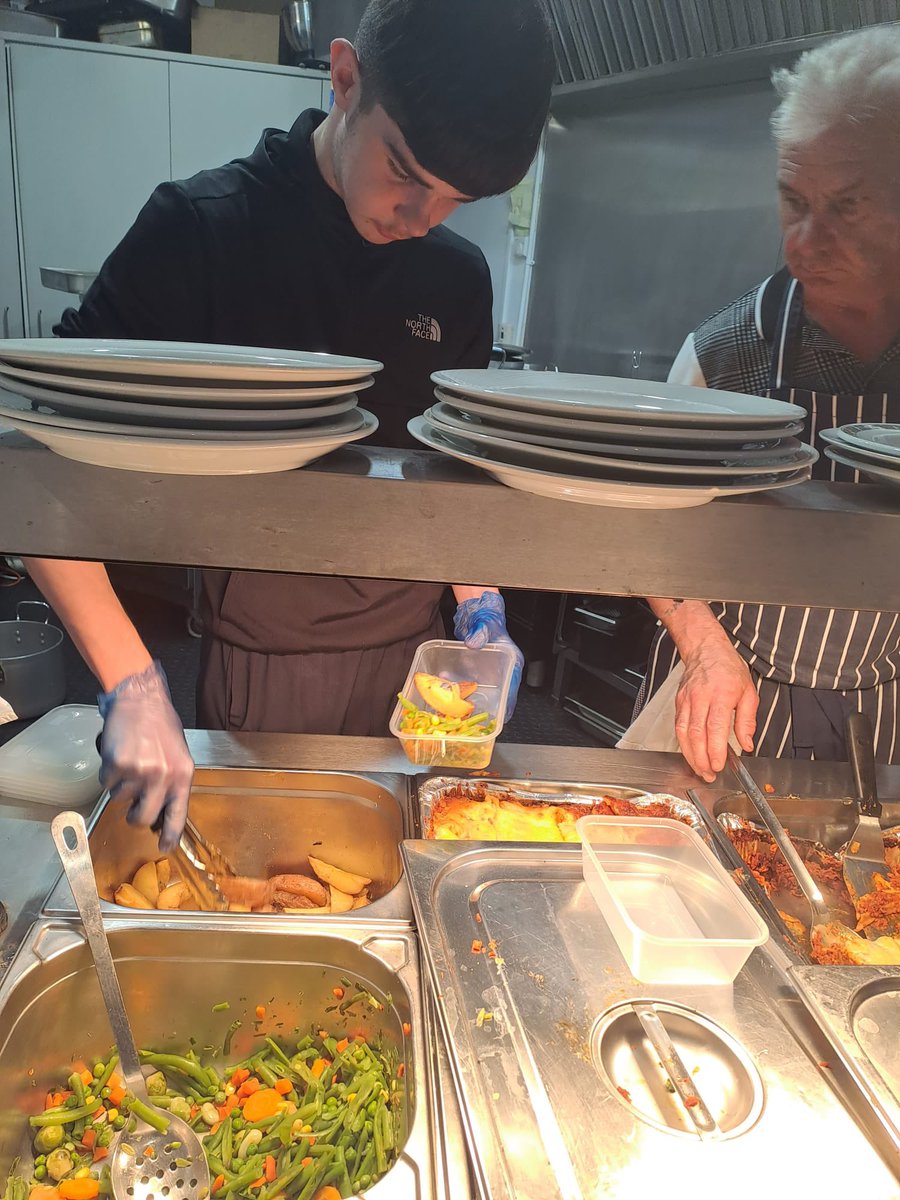 pk_belfast's tweet photo. It’s been another extremely busy evening at our drop in with over one hundred dinners provided to those in need, provided hair cuts, we also made housing referrals and were able to assist with transport to hospital. 
#PeoplesKitchenBelfast 
#SupportingThoseInNeed https://t.co/8muBzsApt9