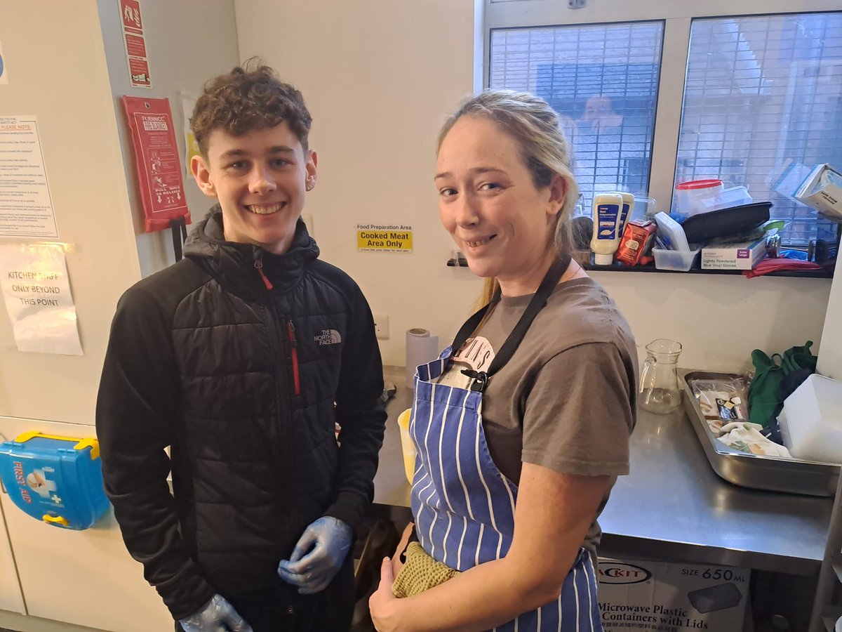 pk_belfast's tweet photo. It’s been another extremely busy evening at our drop in with over one hundred dinners provided to those in need, provided hair cuts, we also made housing referrals and were able to assist with transport to hospital. 
#PeoplesKitchenBelfast 
#SupportingThoseInNeed https://t.co/8muBzsApt9