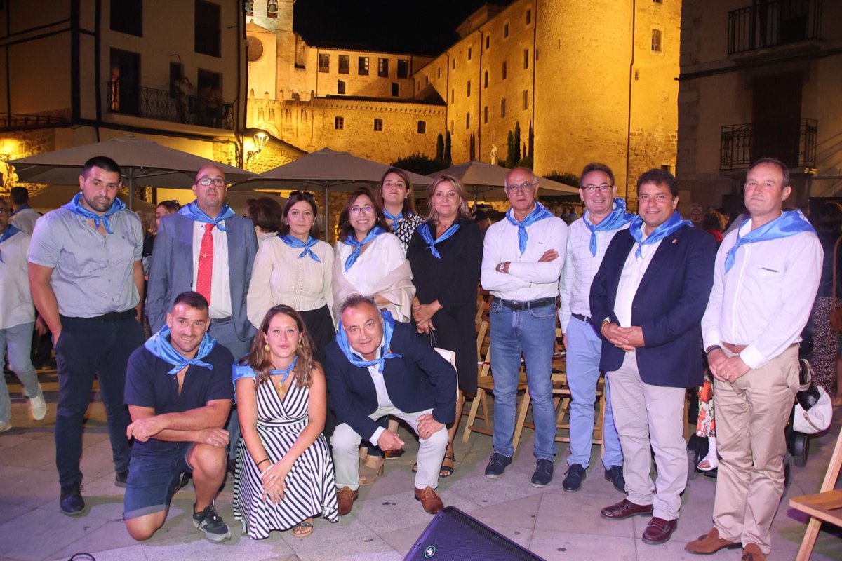 Oña celebra sus fiestas en honor a San Vitores. A la inauguración y la proclamación de reinas acudieron nuestros diputados <a href="/RaquelContr2/">Raquel Contreras</a> y <a href="/CarlosGallo73/">Carlos  Gallo </a> .
Gracias a su alcaldesa B. Paramio y a todos los onienses su cálido recibimiento.