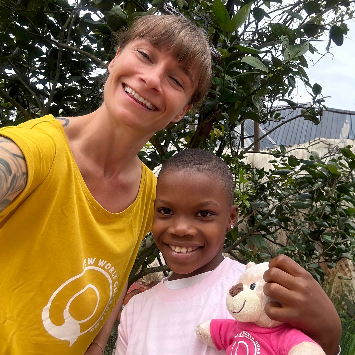 Getting to know Jessica, Augustin, and their families was an unforgettable experience. The joy on their faces when receiving even the smallest of gifts, like Jessica's expression when she saw the teddy bear, is something that no amount of money can buy. 💜
#MakingADifference