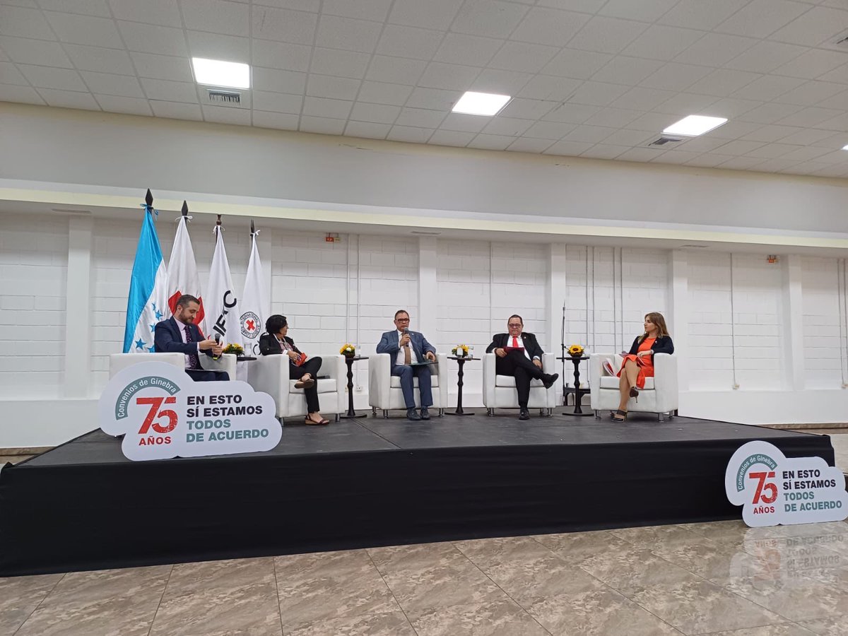 CICR_DRMX's tweet photo. 🇭🇳 Junto a la @IFRC_es, @cruzrojahon y @CancilleriaHN, conmemoramos en Honduras el 75 aniversario de los #ConveniosDeGinebra, piedra angular del #DIH, que durante más de siete décadas ha sido esencial para proteger a las personas afectadas por los conflictos armados.
#CG75 https://t.co/NVFUIIvn9g