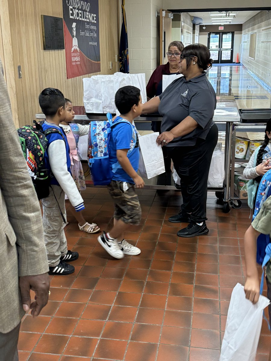 drjoshuasnyder's tweet photo. What an amazing week @kckschools elementary schools! Proud moments @DouglassDolphi1, @EWareKckps, @MStruzzo, &amp; Whittier Elementary! #BetterEveryDayInEveryWay https://t.co/P2pjNGyqla
