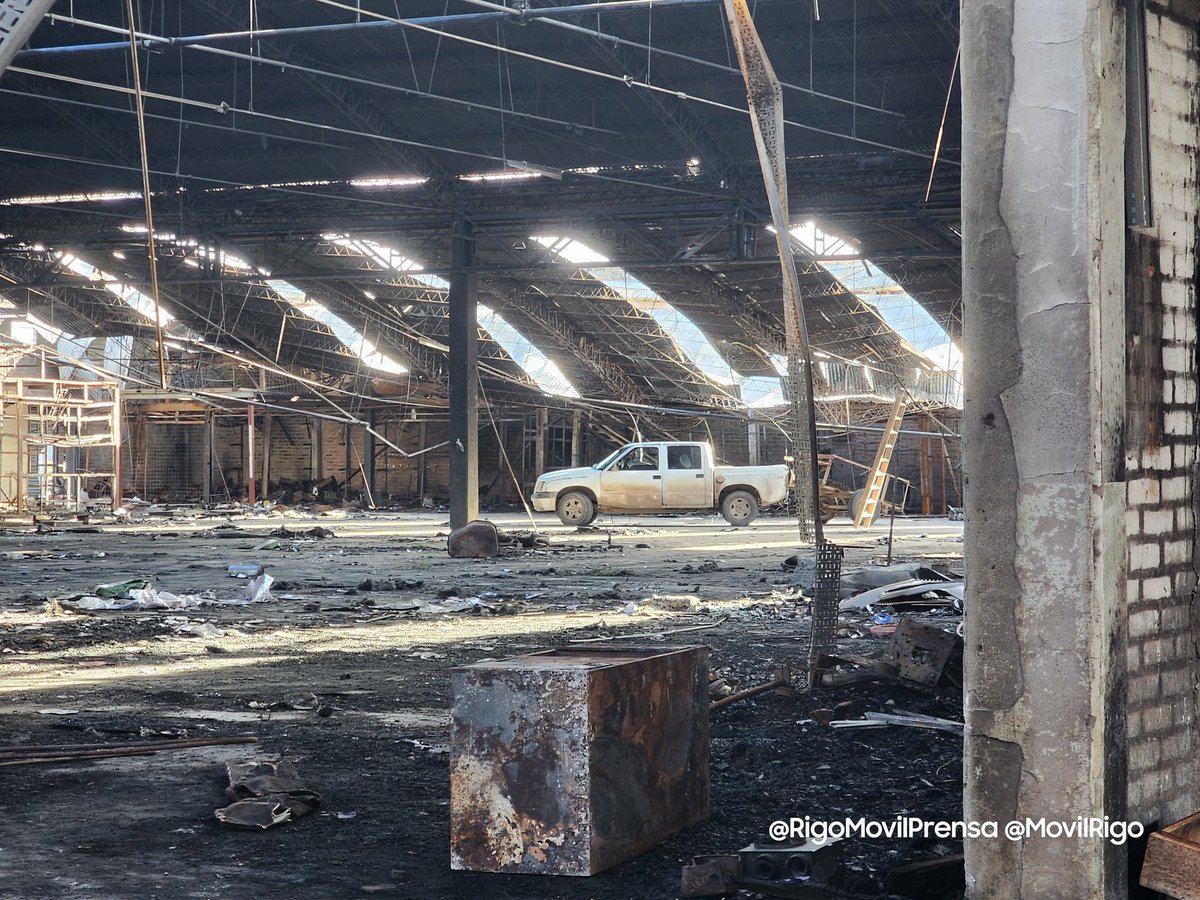 🚨 #Alerta. Desconocidos se estarían haciendo pasar por parte de una empresa de demolición para carroñar los metales que quedaron en el galpón incendiado en B° Belgrano. La <a href="/munineuquen/">Neuquén Capital</a> no tiene conocimiento de que hayan comenzado trabajos de ningún tipo.