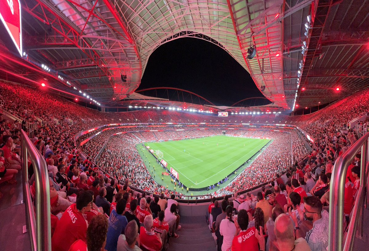 srlevonmoura's tweet photo. Lugar que eu amo e odeio ao mesmo tempo! #Benfica https://t.co/jP3LVh53Av