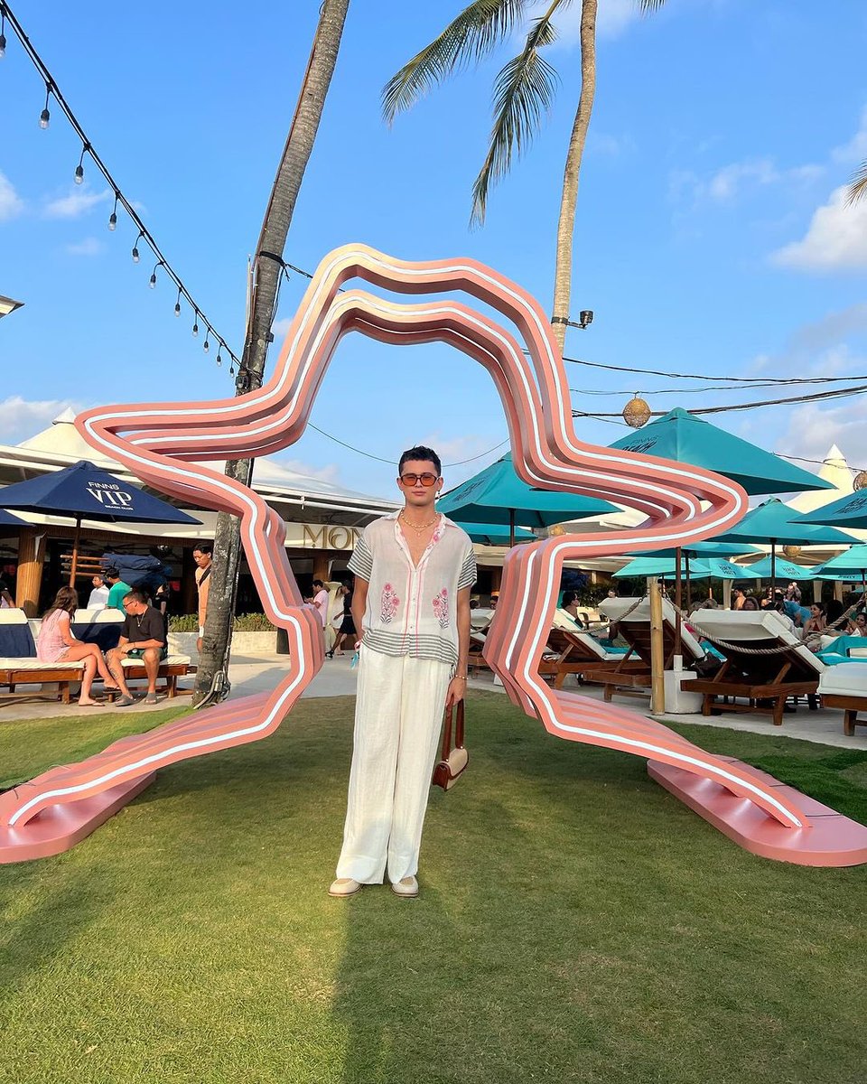 REIDersOfficial's tweet photo. James’ IG Update 8-23-24
Pink + White
Don Julio Rosado launch in Bali 🌴
#DonJulioPartner #DonJulioID #DrinkResponsibly
@donjulio
—
https://t.co/64Ju4RM3rb
#JamesReid | James Reid | @tellemjaye
#DonJulio #DonJulioRosado https://t.co/X26CeloZ10