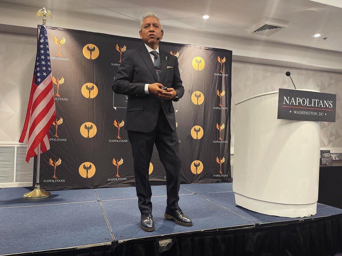 NoticiasTribuna's tweet photo. Presenta @sanchezgalicia1 el modelo de polarización política que se usó en el equipo de campaña del hoy gobernador electo @armentapuebla_ en el Campaign Managment School Day en #Whasington, #DC, en #EstadosUnidos🇺🇸. https://t.co/Sy1dQgcR9r
