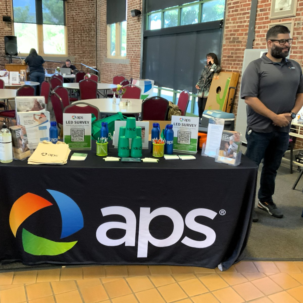 VVSeniorCenter's tweet photo. Thank you to Arizona Public Service - APS for visiting us. We enjoyed hosting your Customer Open House! Thank you for helping keep our seniors connected! #cottonwoodaz #campverdeaz #clarkdaleaz #jeromeaz #beavercreekaz #verdevalleyaz #supportseniors https://t.co/bojmylDcxQ