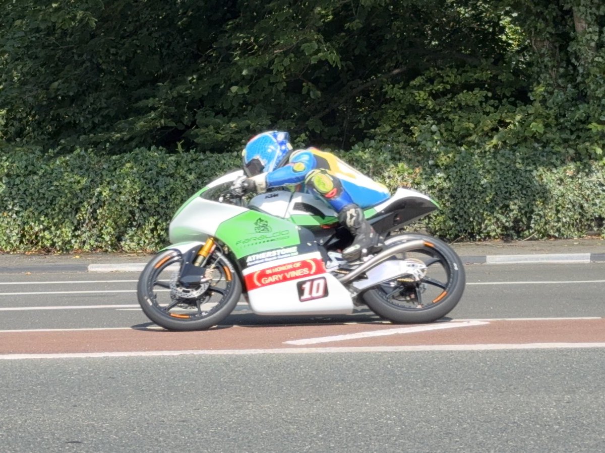 🏍️