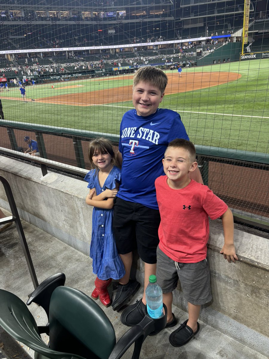 eviethompson55's tweet photo. Lucked out and went to two games this last week with my favorite people 😍 https://t.co/WlxO2LQyTa