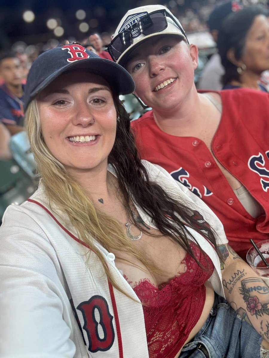 eviethompson55's tweet photo. Lucked out and went to two games this last week with my favorite people 😍 https://t.co/WlxO2LQyTa