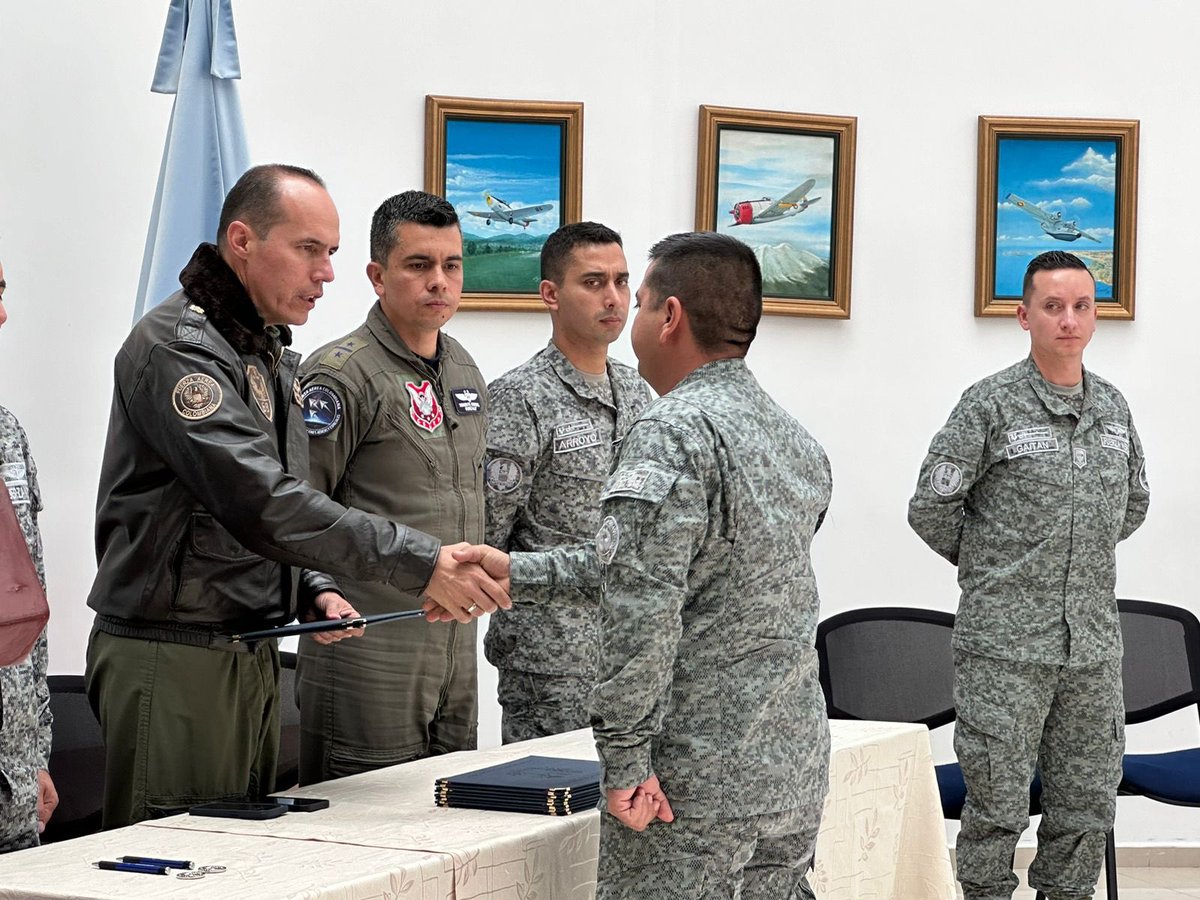 FuerzaAereaCol's tweet photo. Con el propósito de continuar aportando y fortaleciendo la loable misión de salvar vidas, el  #CENRP de su @FuerzaAereaCol certificó a 19 militares como Coordinadores de Misión SAR

▶️ https://t.co/01Jl03b32M

#SiempreFirmes
#AdAstra🚀 https://t.co/RRMN3uthmZ