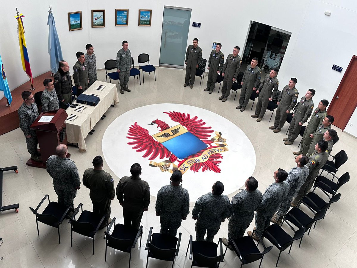 FuerzaAereaCol's tweet photo. Con el propósito de continuar aportando y fortaleciendo la loable misión de salvar vidas, el  #CENRP de su @FuerzaAereaCol certificó a 19 militares como Coordinadores de Misión SAR

▶️ https://t.co/01Jl03b32M

#SiempreFirmes
#AdAstra🚀 https://t.co/RRMN3uthmZ
