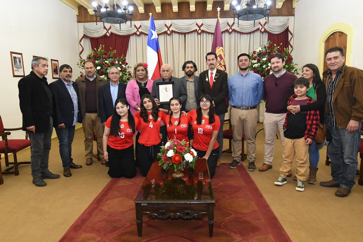 munilaserena's tweet image. 𝐂𝐨𝐫𝐩𝐨𝐫𝐚𝐜𝐢𝐨𝐧 𝐂𝐥𝐮𝐛 𝐃𝐞𝐩𝐨𝐫𝐭𝐞𝐬 𝐋𝐚 𝐒𝐞𝐫𝐞𝐧𝐚

👋Directorio, profesores, apoderados y jóvenes integrantes de la nueva rama de voleibol del club, entregan sus saludos por el aniversario de La Serena. 

¡Gracias por venir!😊👏

#laserena #aniversario480 #CDLS