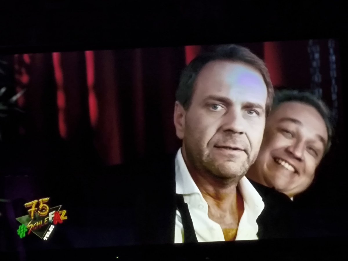 Krueminxler's tweet photo. "Emmanuel, don't do it!"
"EMMANUEL!" 🤣🤣🤣
#LezFaZ
#SchleFaZ
#RTLFaZ
#DissFaZ
#RTL
#RTLove
#Orcs
#Herkules
#DoubleFeature
#FreeMasterhett
#WirSindSchleFaZ
#SchleFaZBeiNitro https://t.co/GlmXmDrBAP