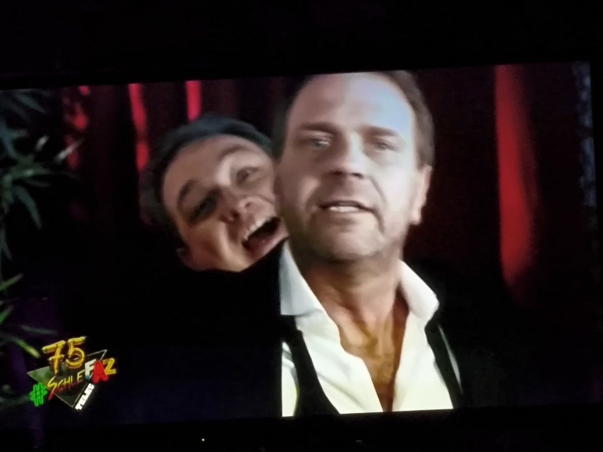 Krueminxler's tweet photo. "Emmanuel, don't do it!"
"EMMANUEL!" 🤣🤣🤣
#LezFaZ
#SchleFaZ
#RTLFaZ
#DissFaZ
#RTL
#RTLove
#Orcs
#Herkules
#DoubleFeature
#FreeMasterhett
#WirSindSchleFaZ
#SchleFaZBeiNitro https://t.co/GlmXmDrBAP