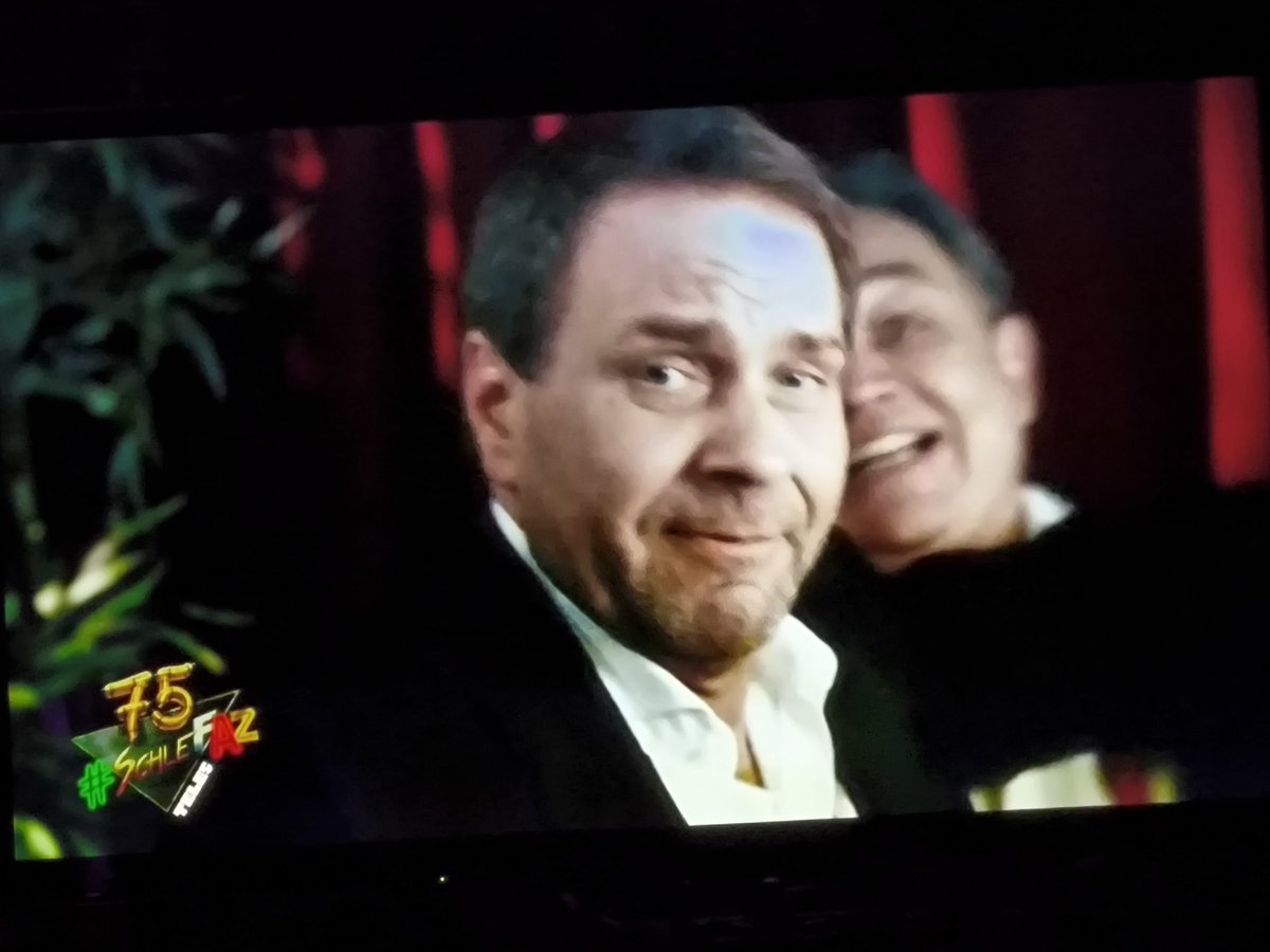 Krueminxler's tweet photo. "Emmanuel, don't do it!"
"EMMANUEL!" 🤣🤣🤣
#LezFaZ
#SchleFaZ
#RTLFaZ
#DissFaZ
#RTL
#RTLove
#Orcs
#Herkules
#DoubleFeature
#FreeMasterhett
#WirSindSchleFaZ
#SchleFaZBeiNitro https://t.co/GlmXmDrBAP