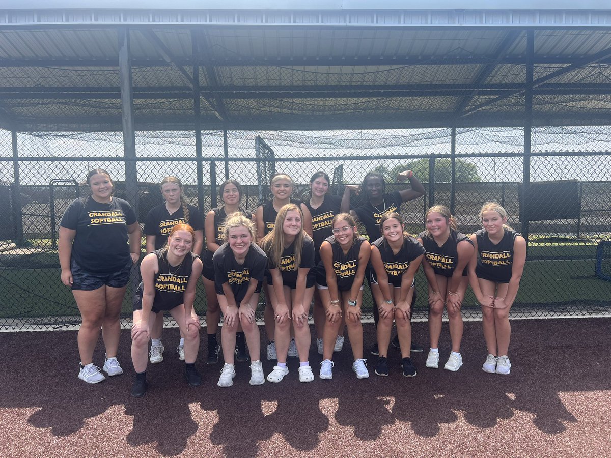 CHS_LP_SOFTBALL's tweet photo. So proud of these girls. A lot of effort and grit were given this week and itโs only the beginning. #MUDITA #nogermsallowed #dubhunting https://t.co/n0ZtWvL3AX