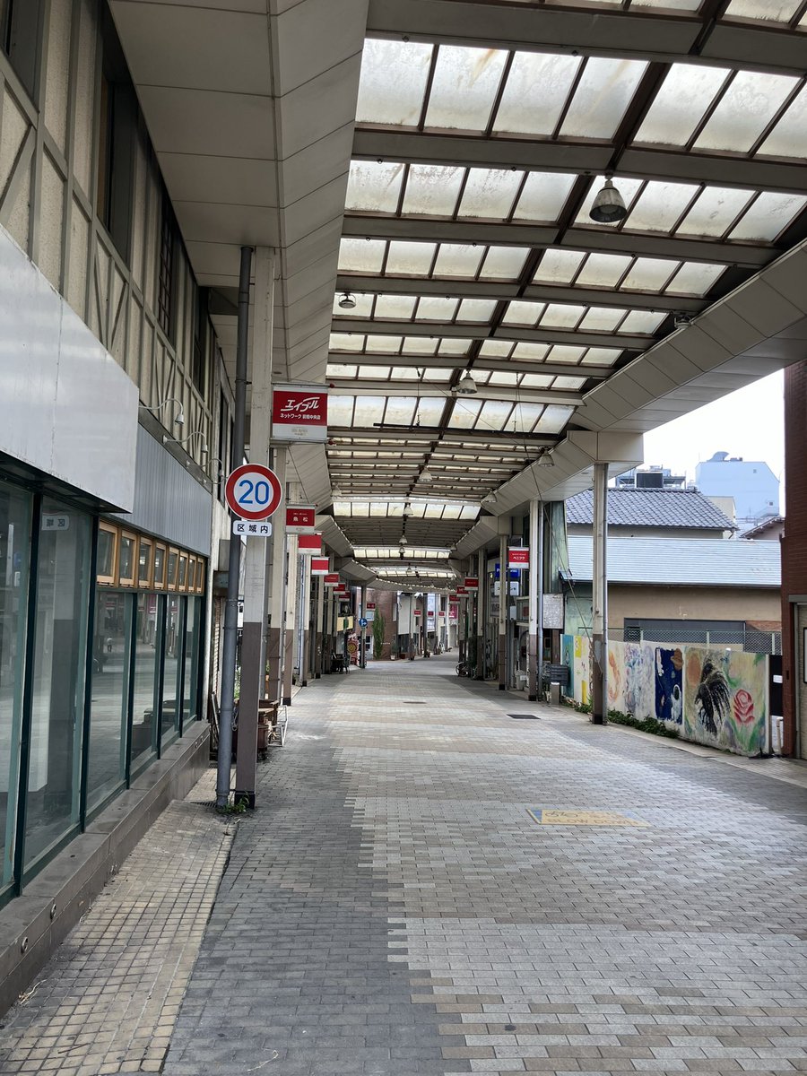 jisotto's tweet image. この屋根の形状も珍しい。
西武ドーム的な？（違う

#前橋中央通り商店街 #アーケード街