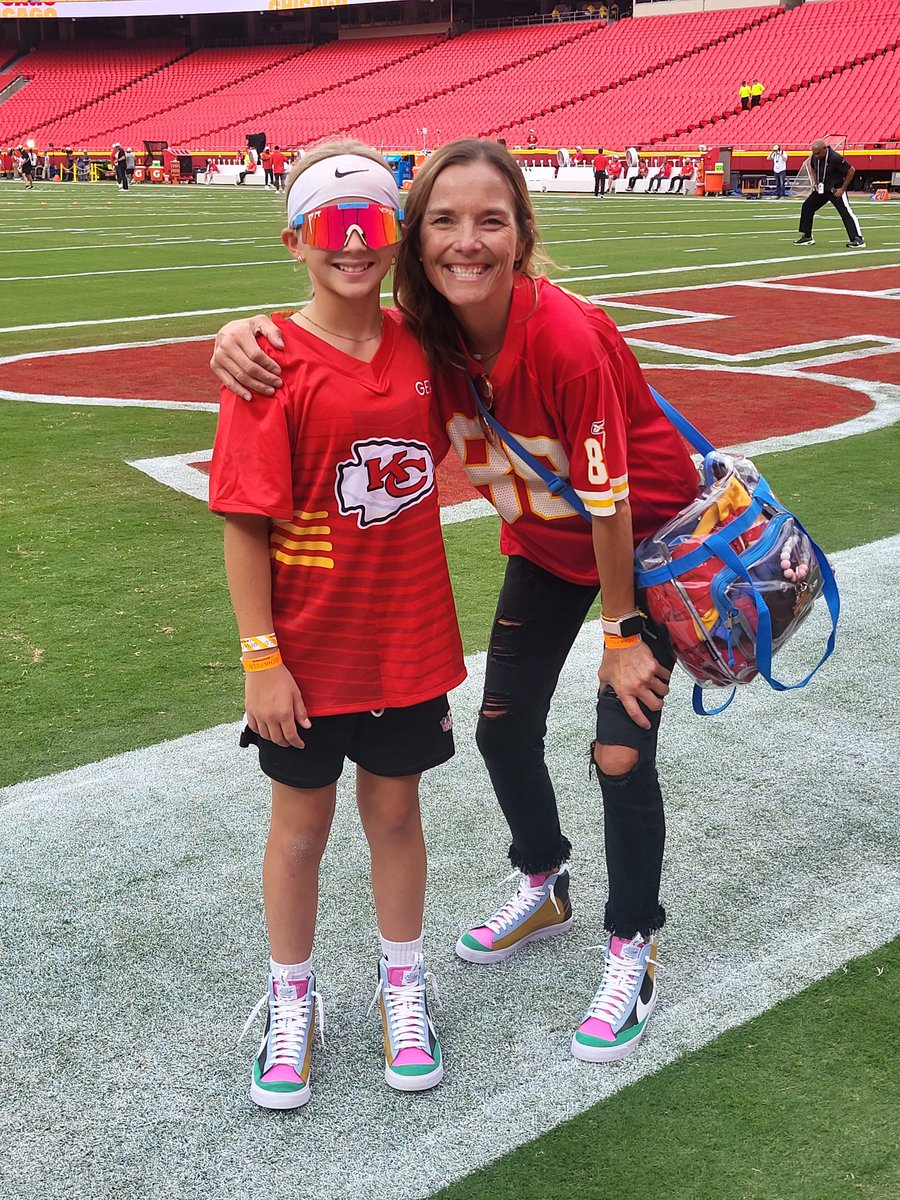 AngieEdstrom's tweet photo. @Ryann_Edstrom ....Girl, you should be PROUD representing #GPFF, what a memory and experience for you!!! @Chiefs https://t.co/8VXVBV9i65