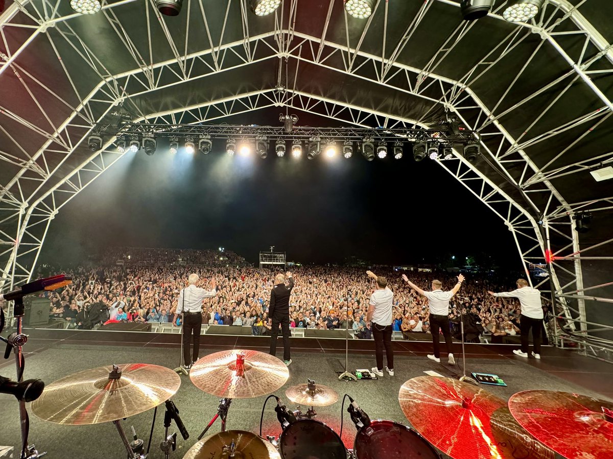 That’s a wrap!

You, the Quo Army, did us proud. Thank you to every one of you for coming out and supporting us on #SQ24 and all the tours that came before.

Thank you, Taunton and goodnight. 

#statusquo #thankyou