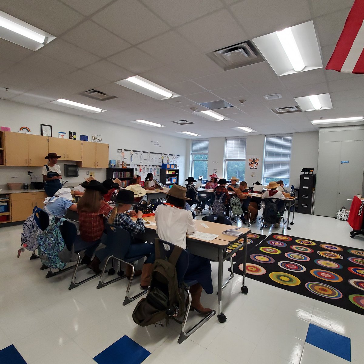 MrsJBonds's tweet image. Our 5th grade teachers did a great job engaging students in Moving West day-with a variety of meaningful learning experiences! @LugoffElem @kcsdschools #LESengagementCOUNTS