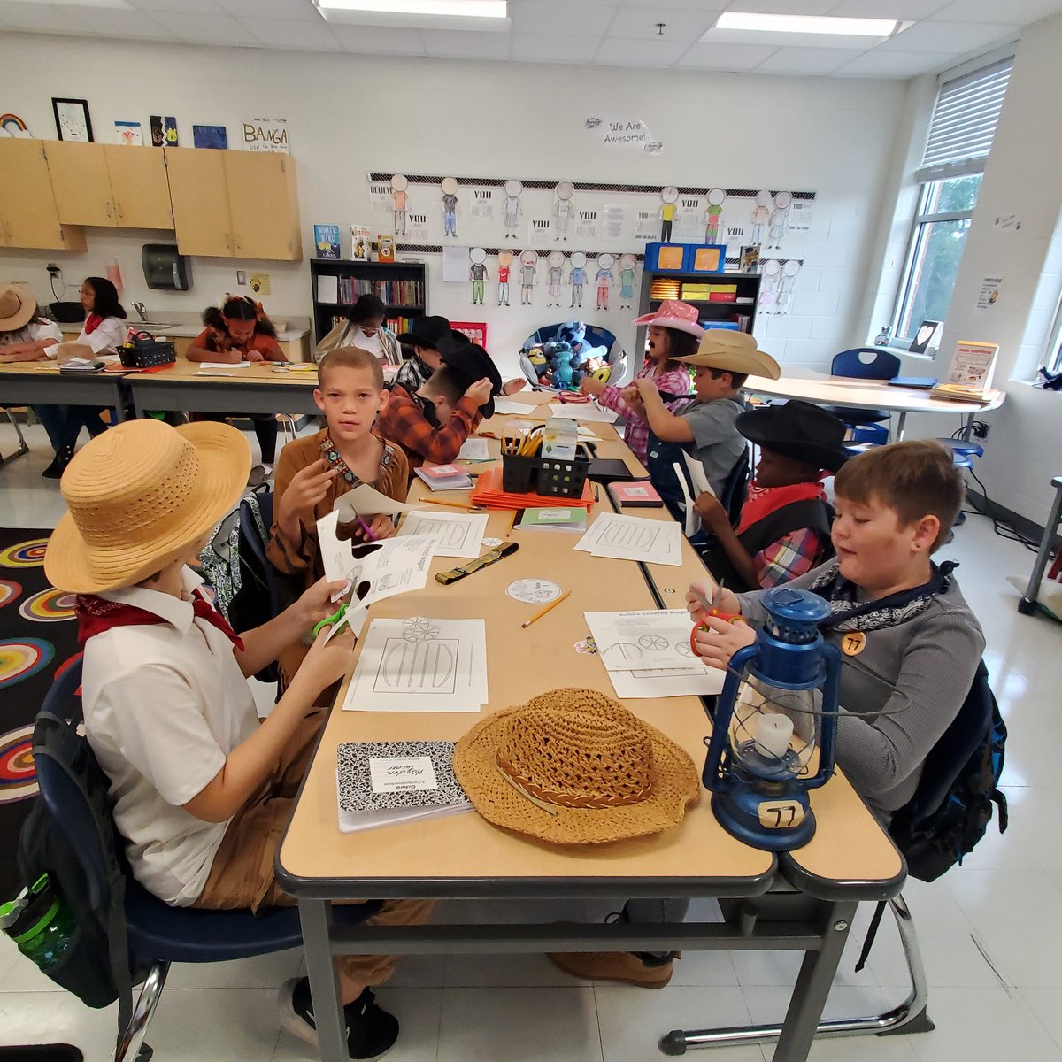 MrsJBonds's tweet image. Our 5th grade teachers did a great job engaging students in Moving West day-with a variety of meaningful learning experiences! @LugoffElem @kcsdschools #LESengagementCOUNTS