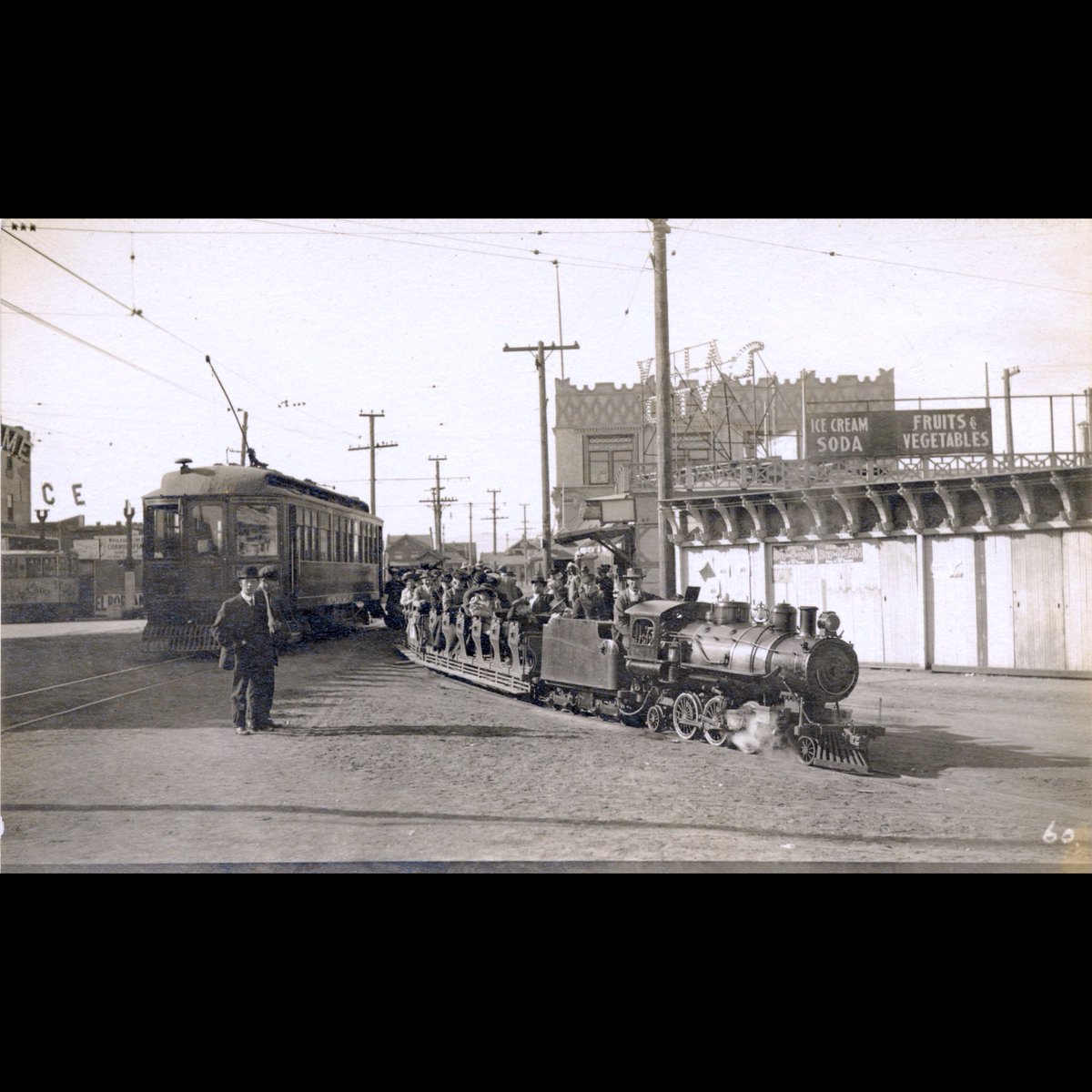 🚋 122 years ago in August 1902, the Los Angeles &amp; Pacific RR opened their first direct line to Venice! It would eventually become the ever popular Pacific Electric Venice Short Line, shuttling millions of tourists to enjoy the surf, sights and fun of Venice until 1950. 🧵1/2