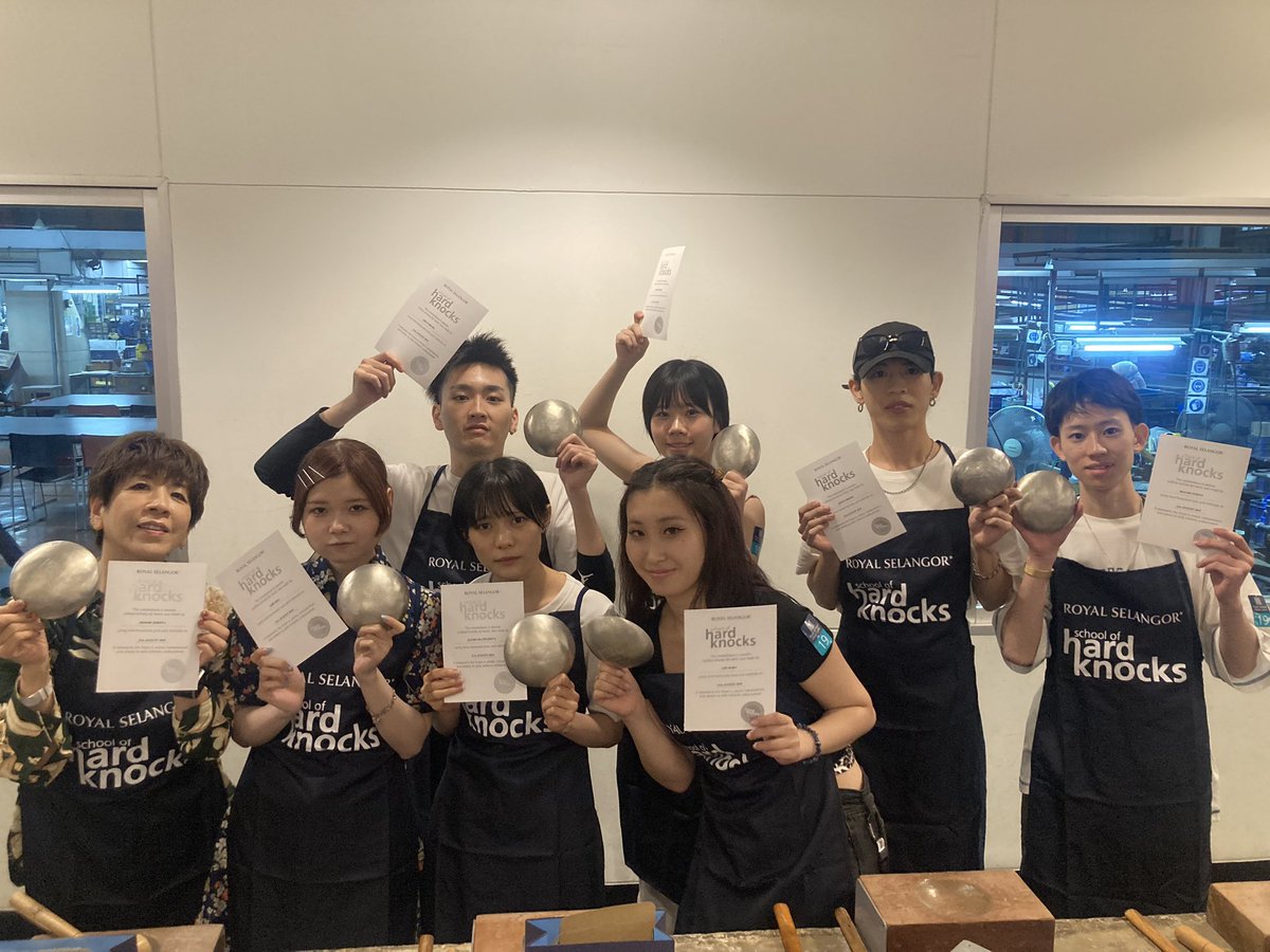 旅では行ったミュージアムでそこのTシャツを買うことにしている。今回は、イスラム美術館と錫製品ピューターの老舗ロイヤルセランゴール社。学生と体験したピューターの叩き出し加工ワークショップがめちゃ楽しかった。