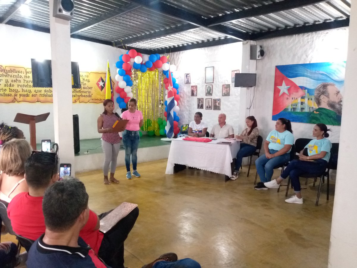 Coordinación del Estado Barinas. Se desarrolla el Festival de artistas aficionados del estado con la participación de colaboradores expresándose a través de la poesía y el baile. #MujeresenRevolución.
#CubaPorLaVida.